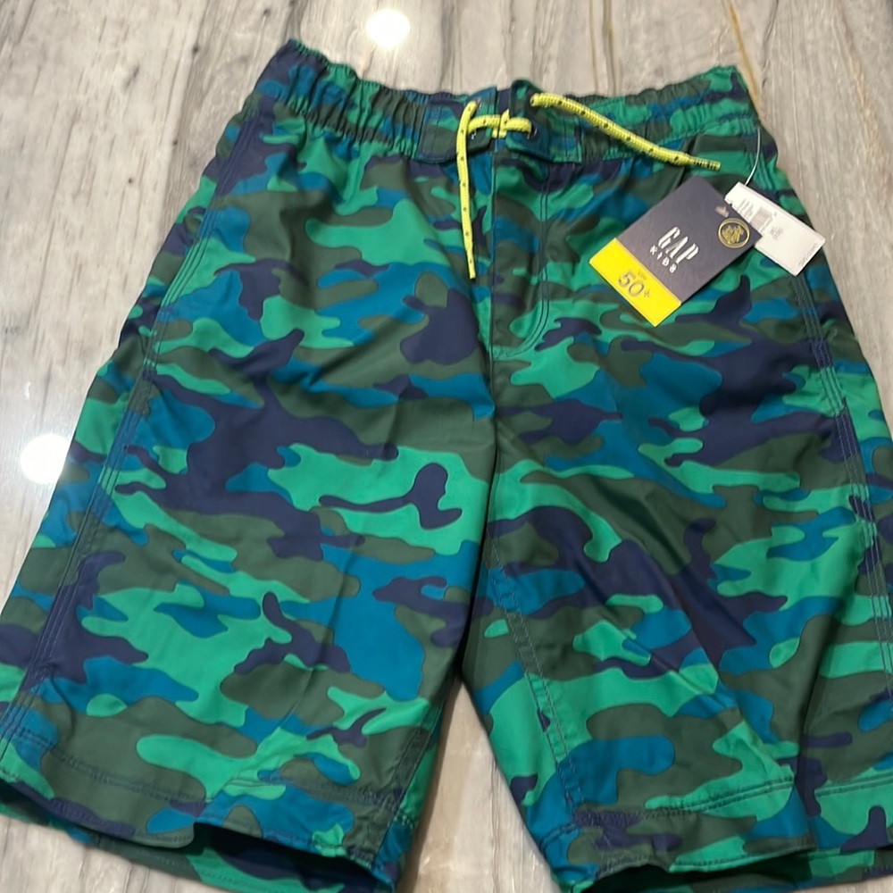 GAP - Brand New With Tags Camo Swim Trunks size XL (12)